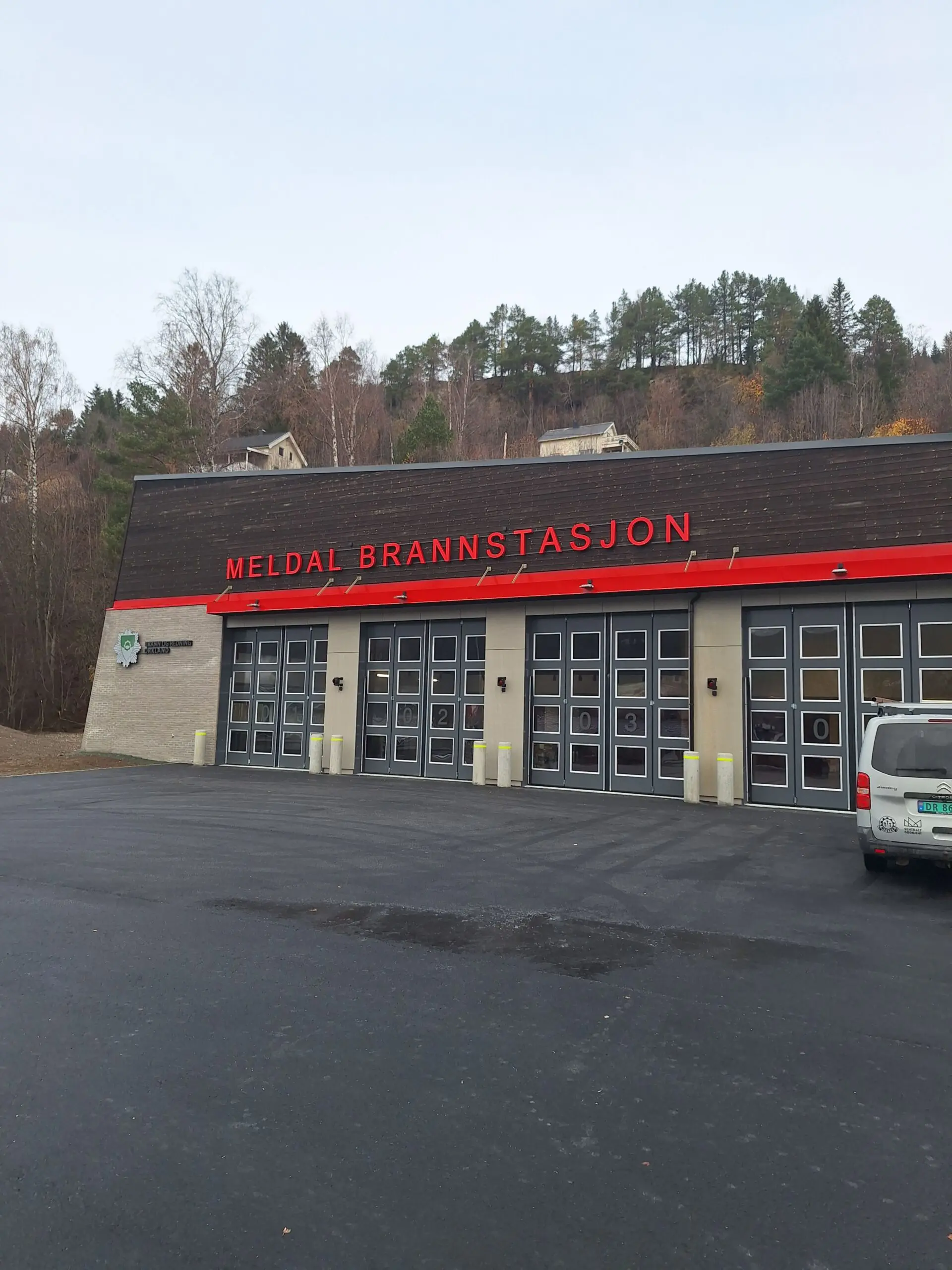 Skilt og fasadeskilt Meldal i Orkland kommune. Lysskilt fra Neontex i Trondheim